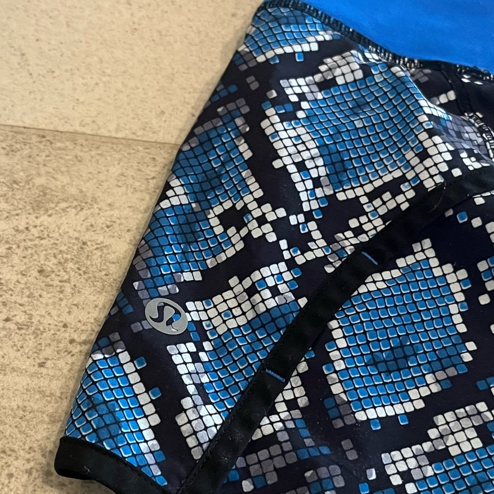 Lululemon Mid Rise Shorts - Picture 4 of 4